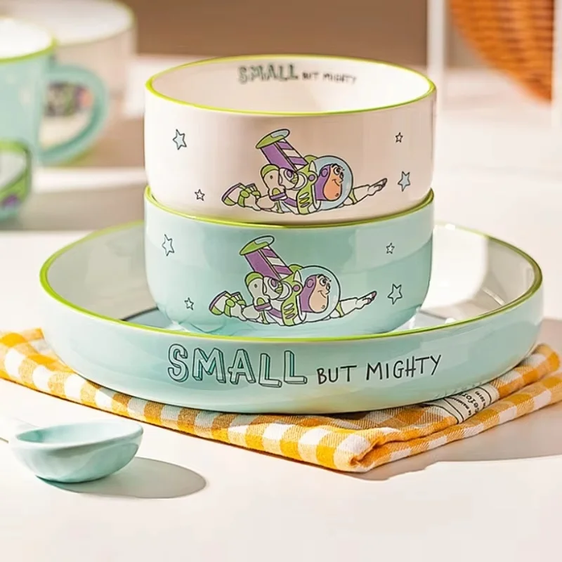 Disney Toy Story Buzz Lightyear การ์ตูนบนโต๊ะอาหารจานในครัวเรือนเด็กแผ่นชามโยเกิร์ตอาหารเช้าจานของขวัญวันเกิด