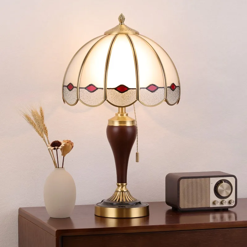 

American Retro Style Solid Wood Table Lamp Living Room Bedroom Bedside Study Hotel Designer Medieval Glass Atmosphere Desk Light