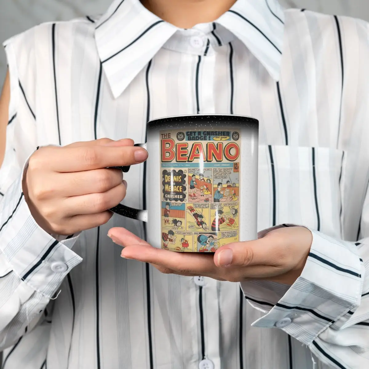 

1984 Beano Classic Dennis The Menace And Gnasher Кружка Забавные керамические кофейные чашки Чайные кружки Молочная чашка Посуда для напитков Подарок для женщины и мужчины