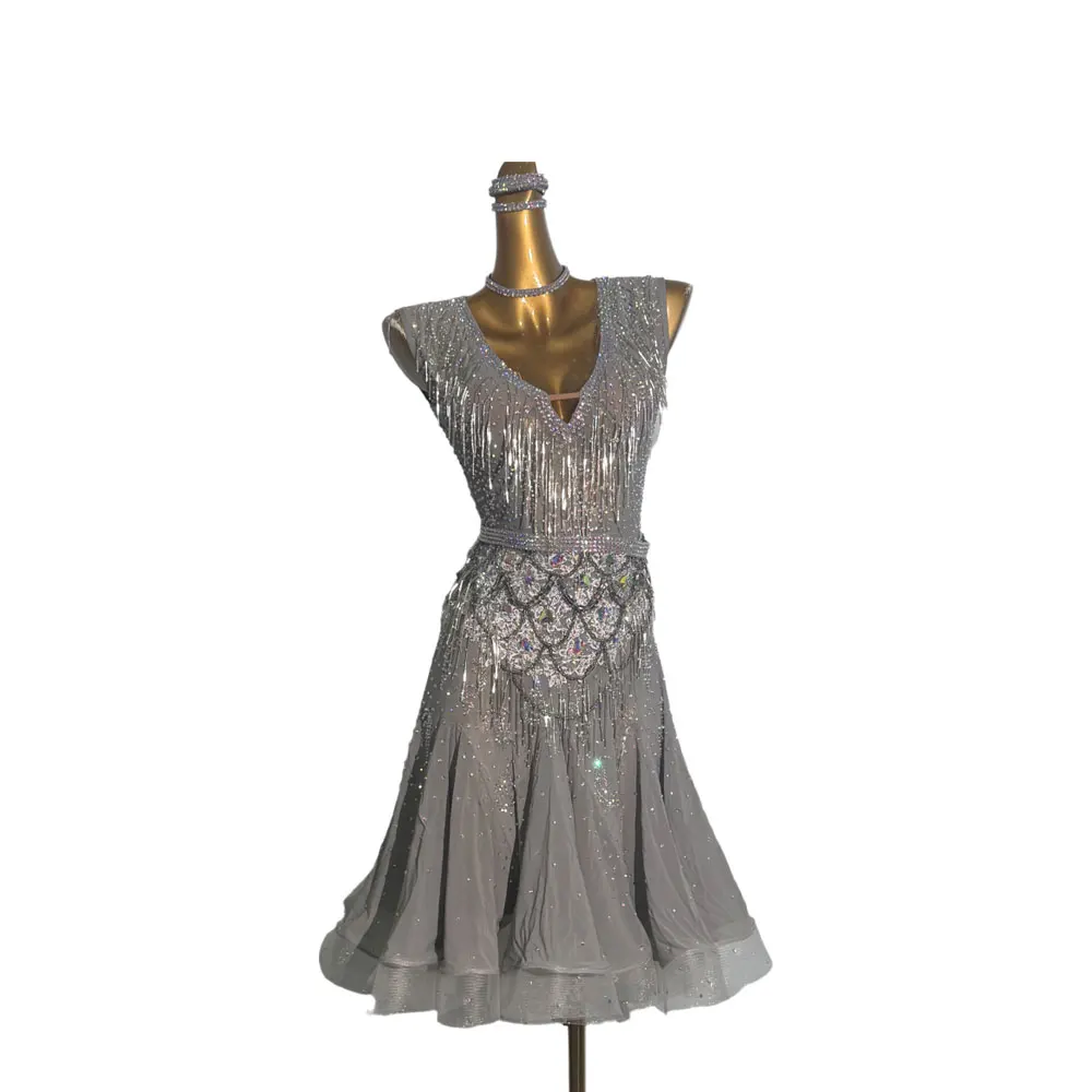 ชุดเต้นรำละตินประดับเพชรสำหรับผู้หญิง ผู้ใหญ่ และเด็ก งานสั่งตัดระดับไฮเอนด์ ประดับลูกปัดเงินทรงหลอด ชุดแสดงแซมบ้า