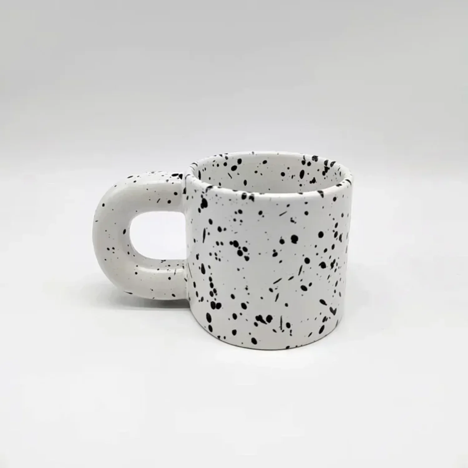 300ml Black and White Ceramic Coffee Mug Nordic Handmade Cups with Irregular Spotted Design Thick Handle Porcelain Mugs