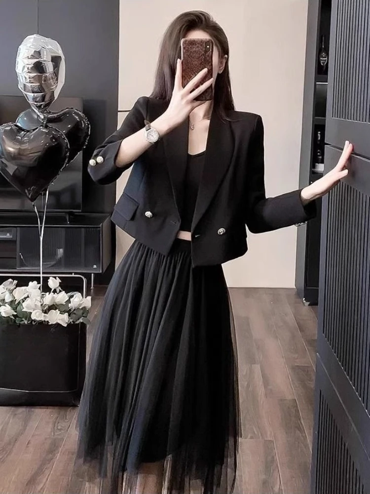 

Chic Black Women Blazer 2025 New Arrival Spring Autumn Short Petite Button Trim Design Unique Niche Outerwear Basic Youthful