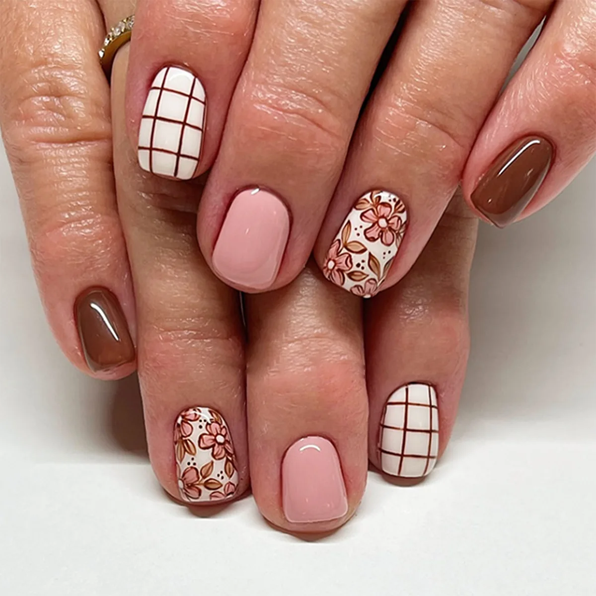 

24Pcs Short Square Fake Nail with Jelly Glue Fresh Flower French Spring Fashion Press on Nails Wearable Simple Finished Nail Art