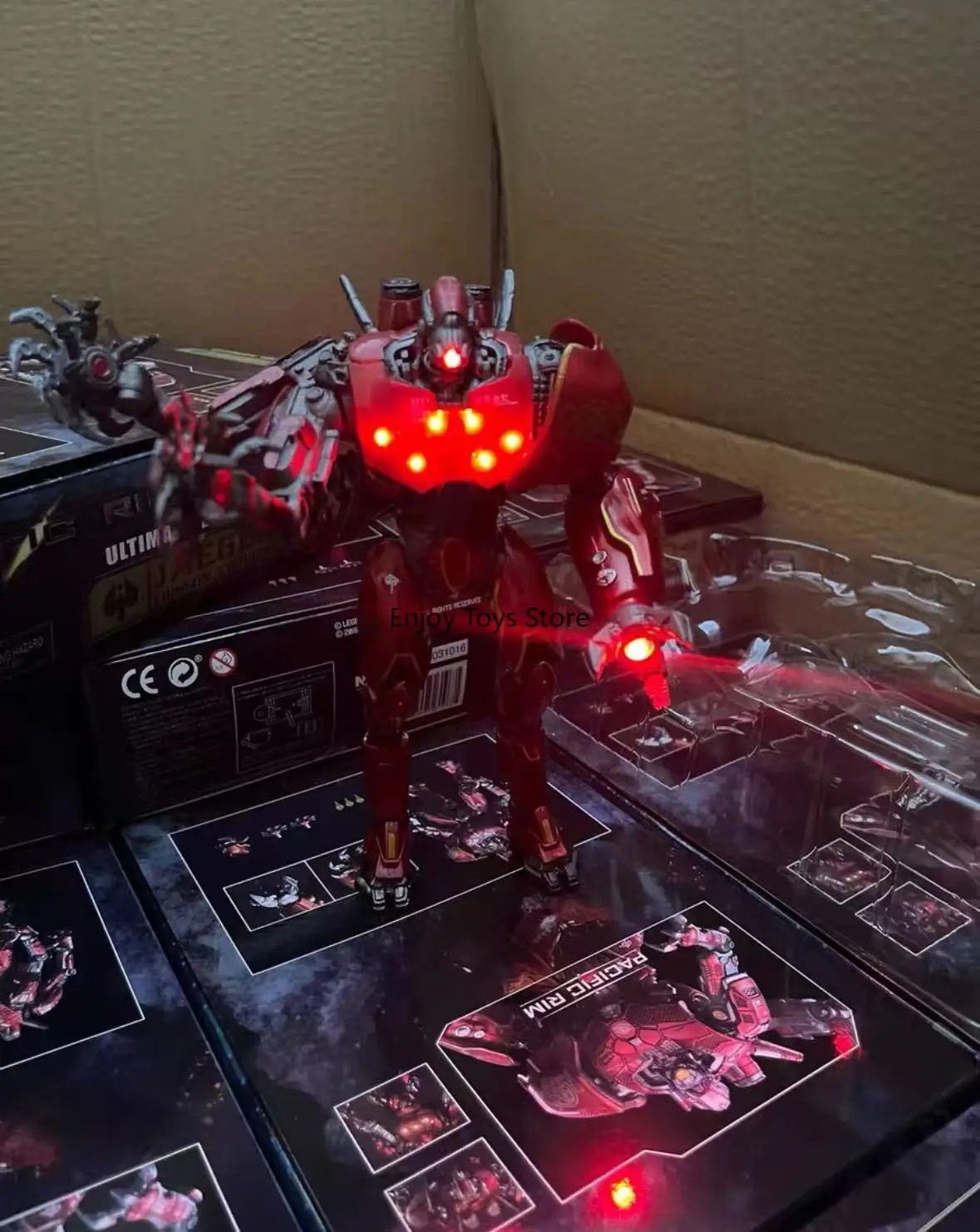 

В наличии Pacific Rim Mecha Storm Red гальваническое светящееся Deluxe Edition модель мобильного телефона игрушечные украшения