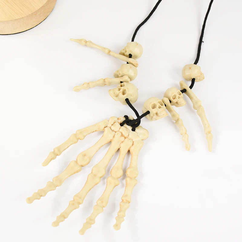 1pcs Skeleton Hand Necklace Bone Halloween Supplies Accessories Stage Decor Ghost Head Necklace Terror Skull Head Pendants Props