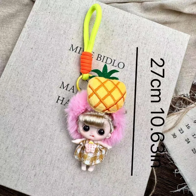 슈퍼 귀여운 인형 펜던트 탑 핑크 딸기 푹신한 머리카락 체크무늬 치마 귀여운 수제 플러시 액세서리.