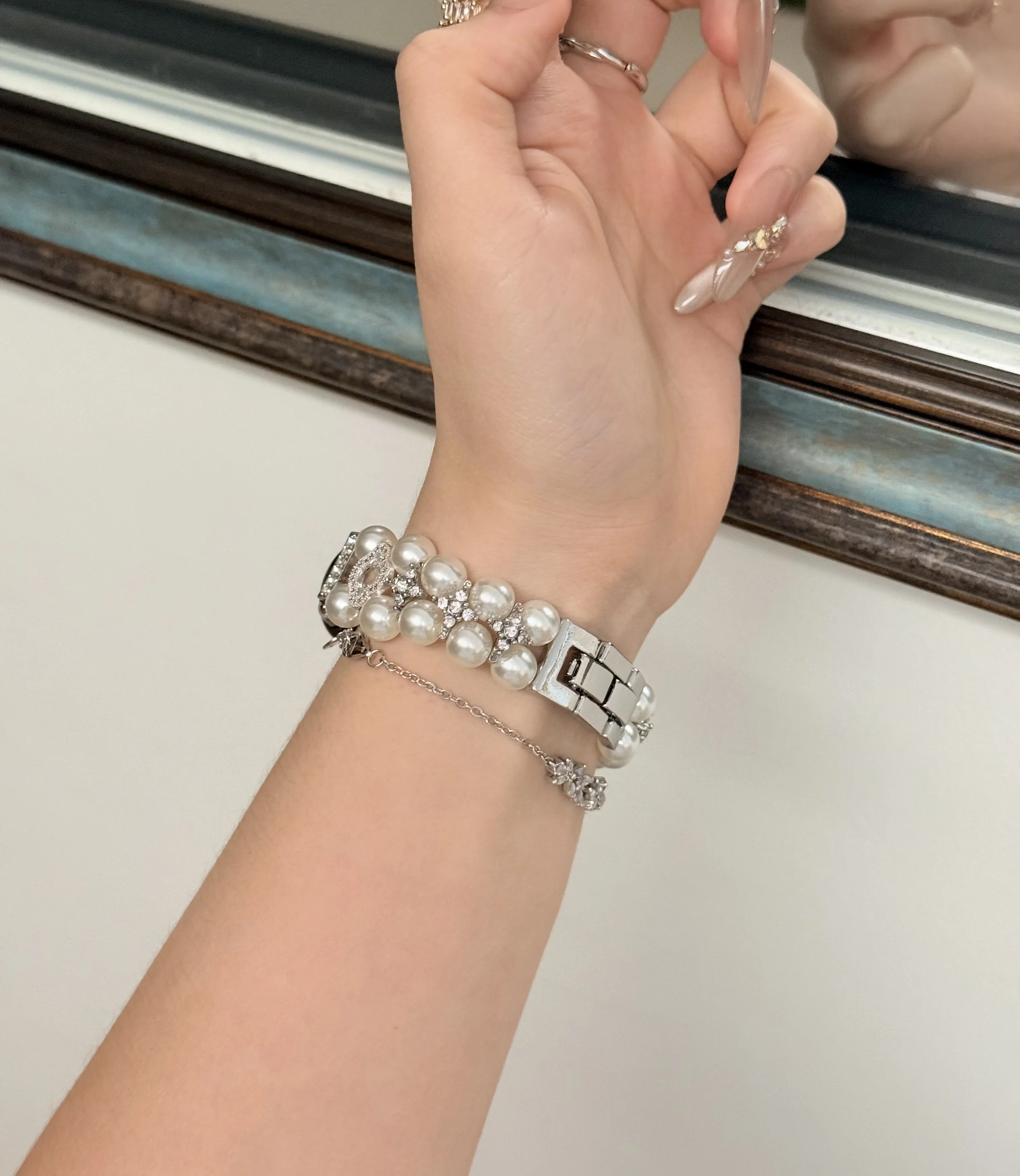 

Двухрядный ремешок с бриллиантами и жемчужными шипами подходит для Xiaomi Band 8Pro/9Pro, для Mi Band 3/4/5/6/7,8/8NFC/9/9NFC/10/10NFC, для Redmi Wat