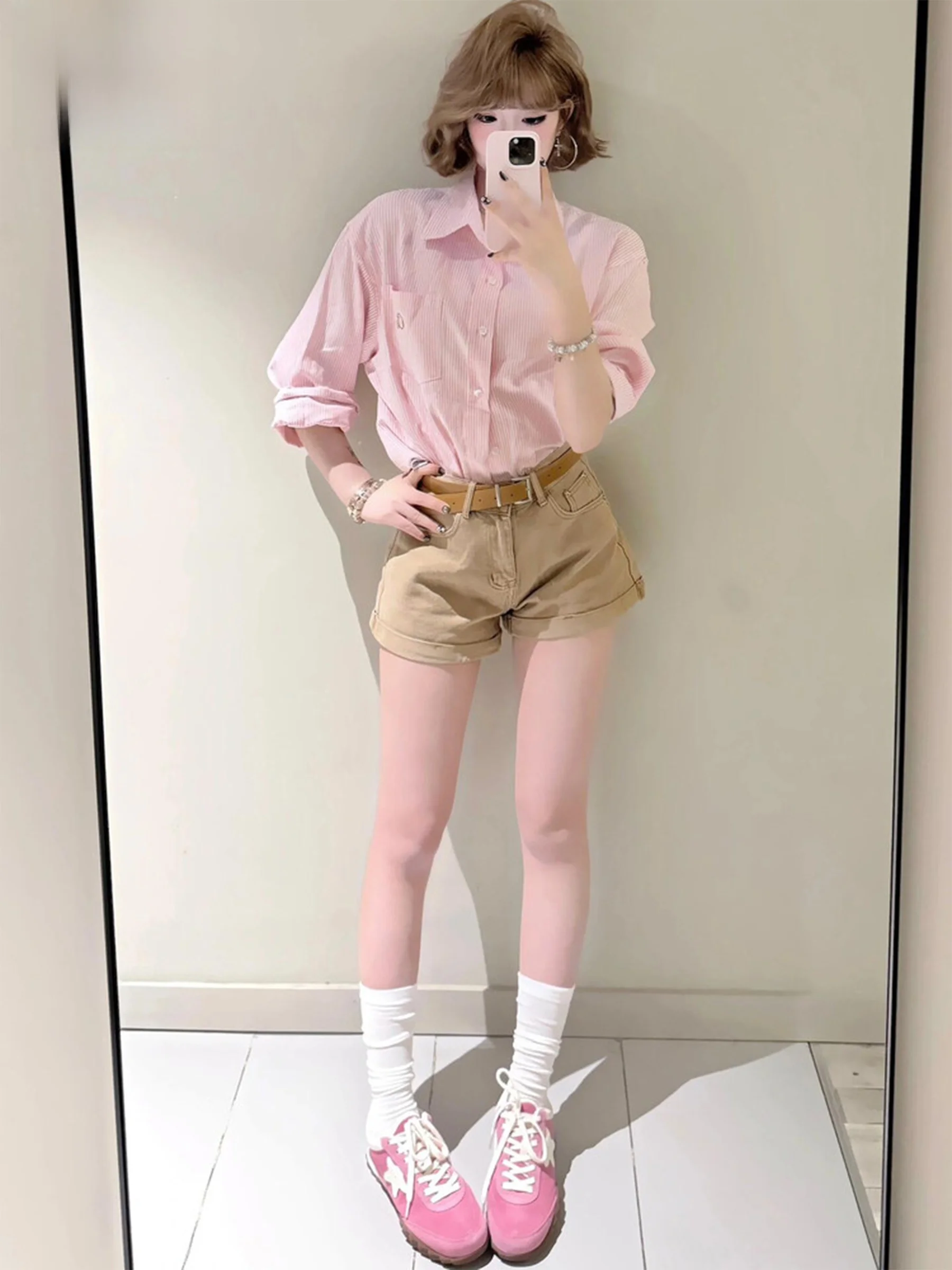 

American Style Khaki Cuffed Denim Shorts Women's High Waist Elastic Tight Fit Design Summer New Hot Pants Casual Loose Fit