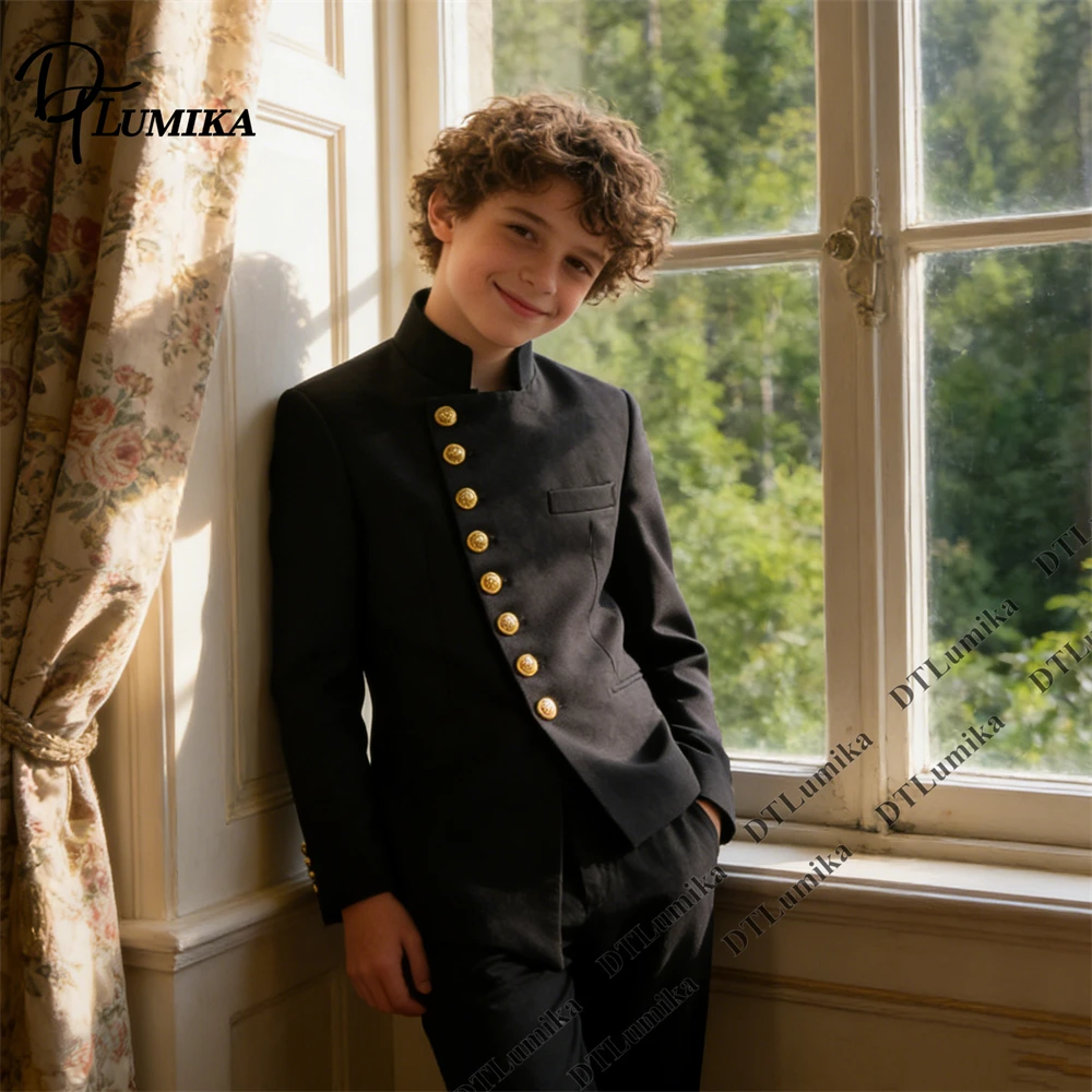 

Детский смокинг с воротником-стойкой и золотыми пуговицами для мальчиков: нарядный костюм для свадьбы, выступления на пианино, выпускного и других торжественных мероприятий