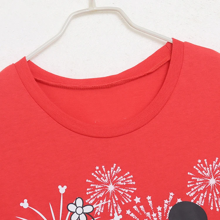 ديزني 2025 كارتون احتفالي لطيف قصير الأكمام تي شيرت ، رقيقة فضفاضة لينة مريحة مشرق أعلى المرأة عارضة صبي وفتاة