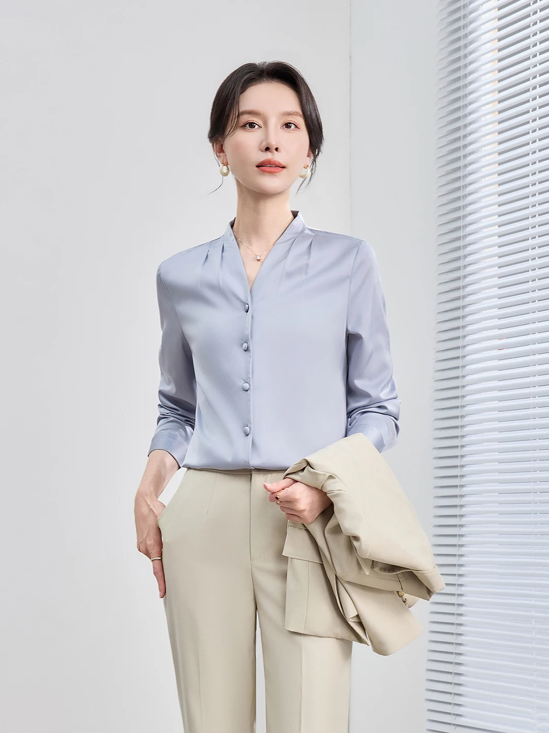 Fashionable Single-Button V-Neck Shirt Women's Commute Style Spring Autumn New Korean Version Simple Elegance Long Sleeve Top