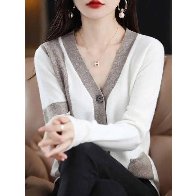 2023 New Autumn and Winter Korean Edition Patchwork Contrasting V-neck Loose Casual Oversize Long Sleeved Cardigan Sweater