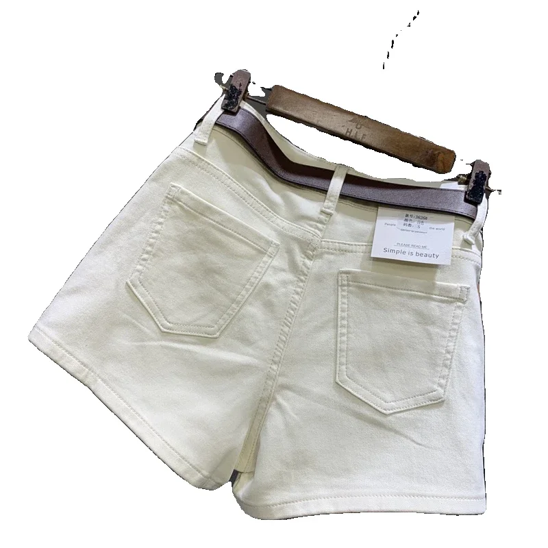 Nowe, proste szorty jeansowe do dojazdów do pracy, uniwersalne, wyszczuplające, w jednolitym kolorze, stylowe i wygodne.