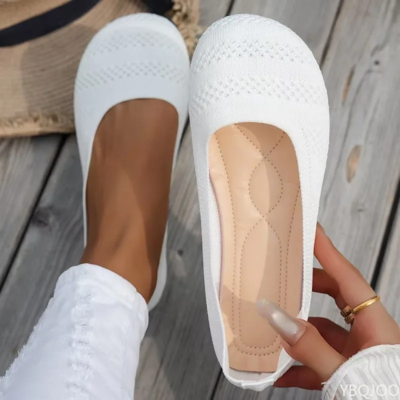 春の新作 通気性メッシュシューズ シンプルラウンドトゥ 浅履き ソフトソールシューズ おしゃれ 多用途 レディーススニーカー