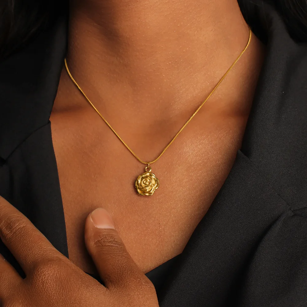 DIY accessories Korean version of fashion and elegance temperament rose pendant necklace simple and versatile stainless steel 18
