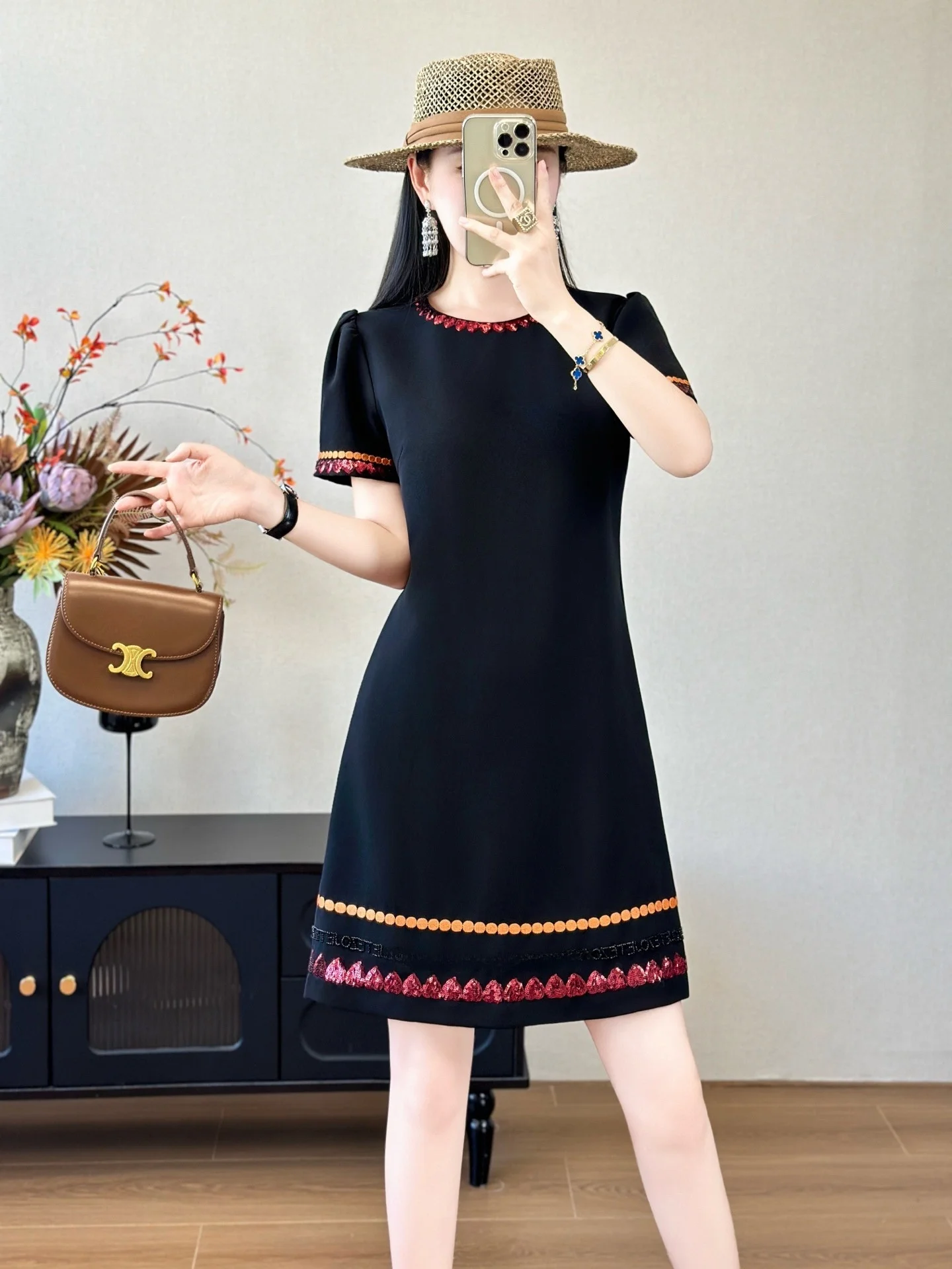 

High-Quality Handmade Embroidery Fashion Heavy-Stitching Slimming Dress New Summer 2026 Stylish Hand-Pierced Beads Skirt