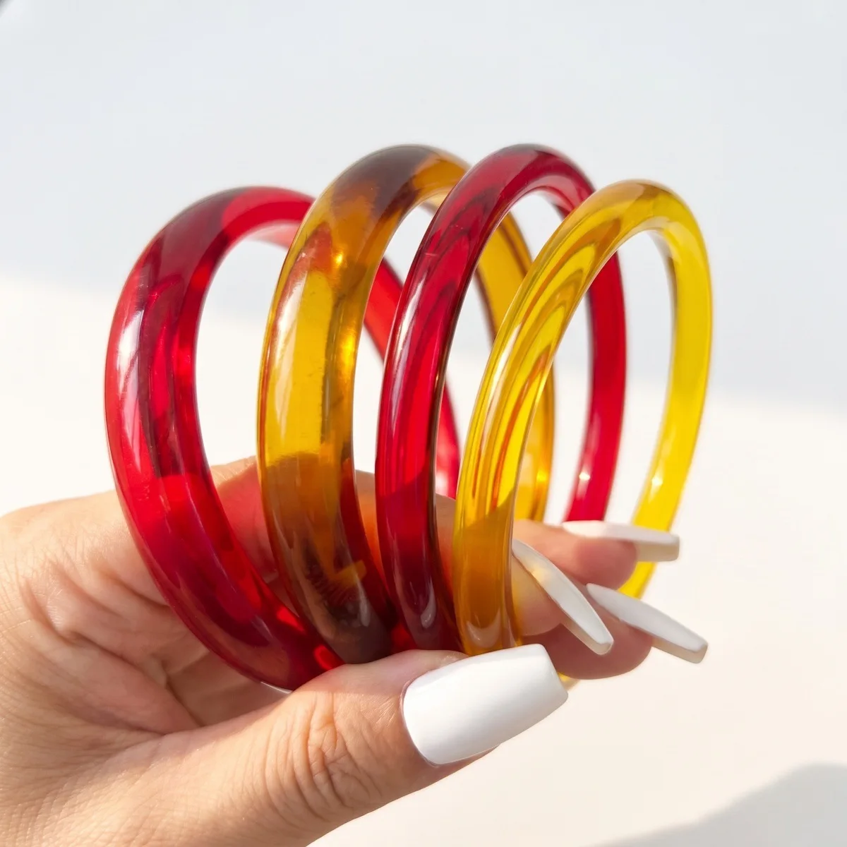 4Pcs/Set Translucent Red Coffee Acrylic Resin Bangles Set Women's Fashion Round Bracelets Bangle Party Jewelry Set Couple Gifts