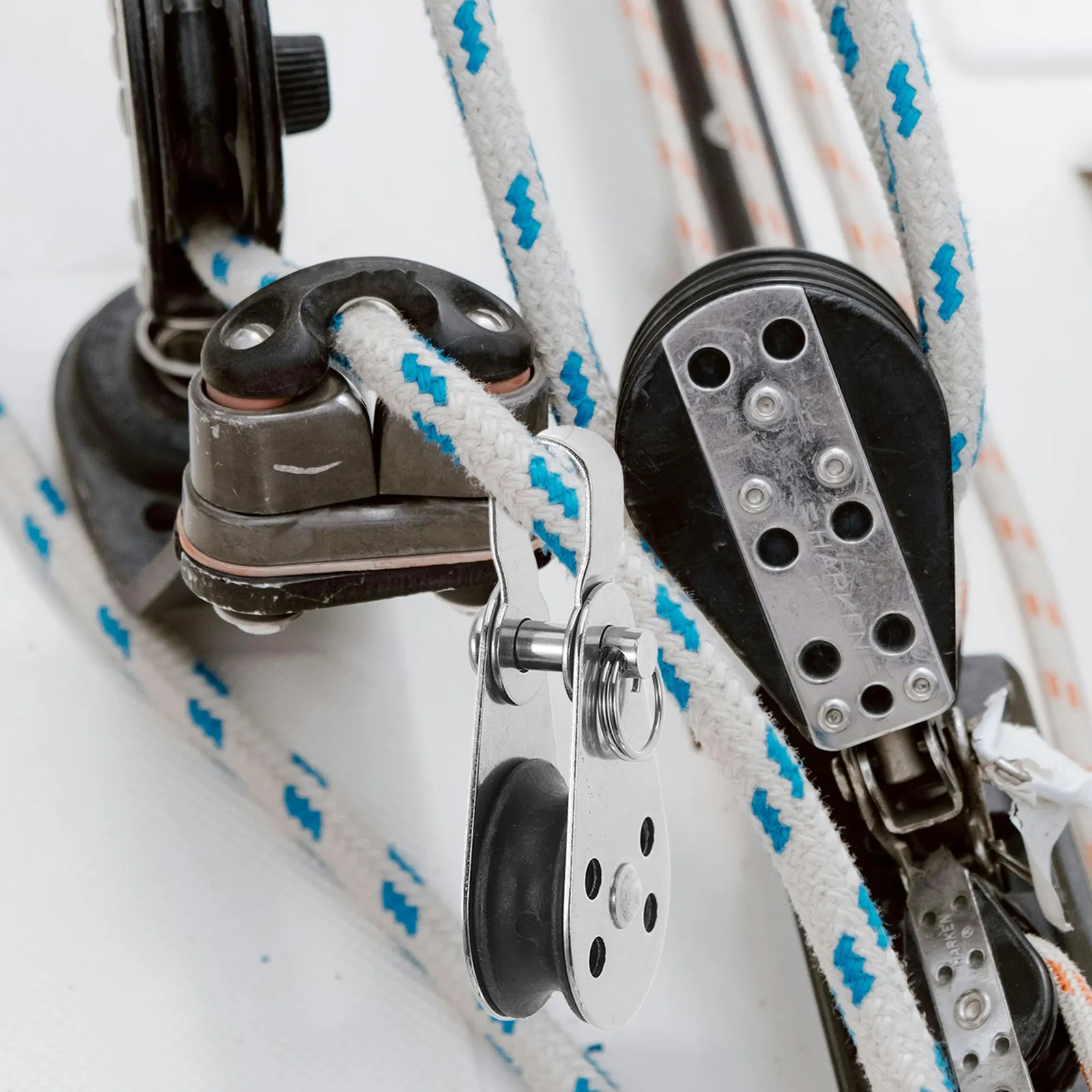 

Комплект анкерной тележки из нержавеющей стали с 2 роликами и 2 нейлоновыми креплениями, легкая установка и снятие, для стабилизации каяков и каноэ, водные виды спорта