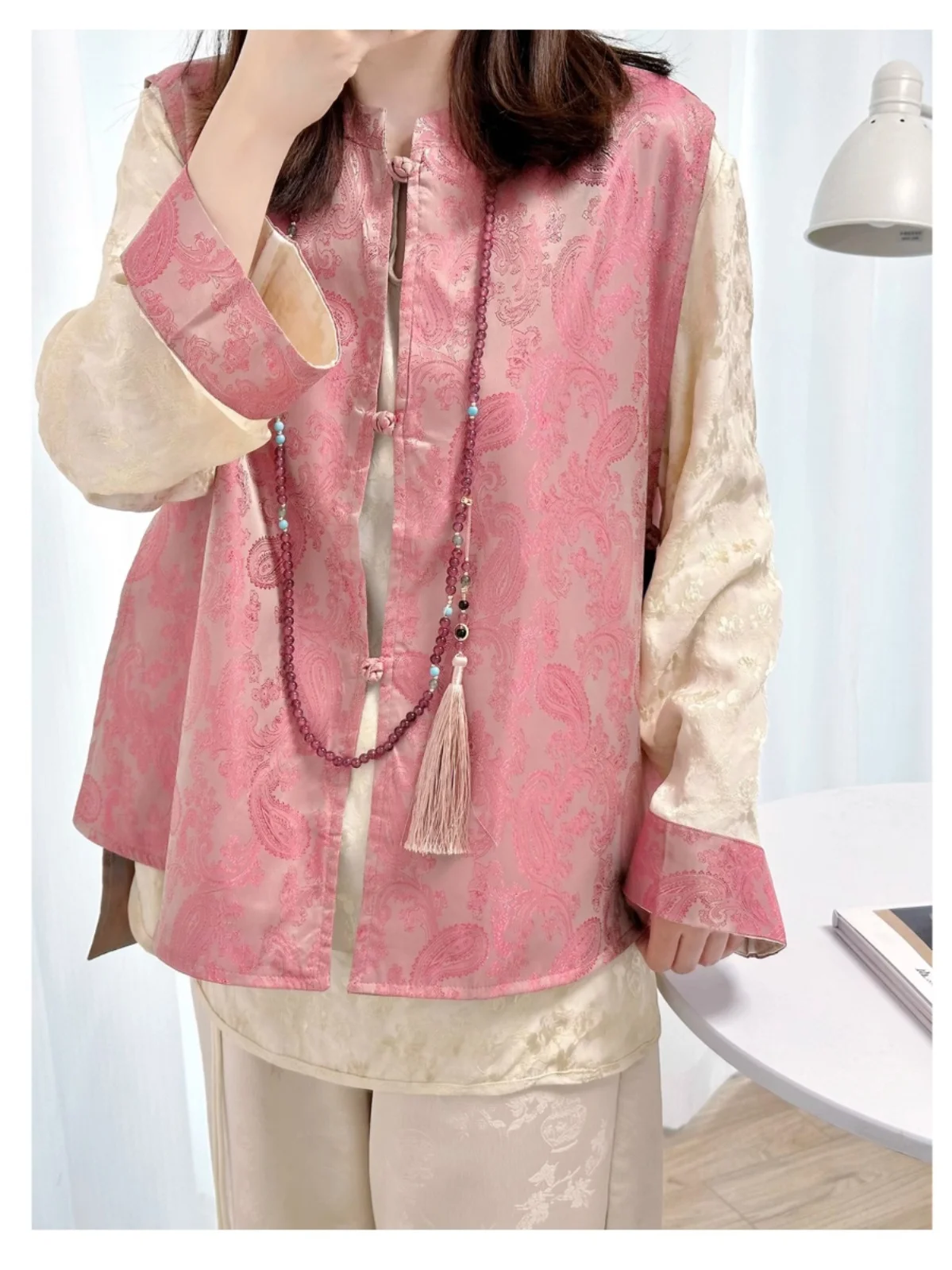 

Новая китайская двусторонняя вышитая жилетка с боковым разрезом и круглым вырезом горловины, топ в стиле Тан для молодых женщин