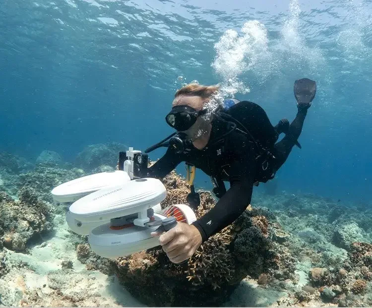 

Multifunctional Waterproof Handheld Water Equipment for Diving Surfing Electric Sea Underwater Scooter Inflatable Water Scooter