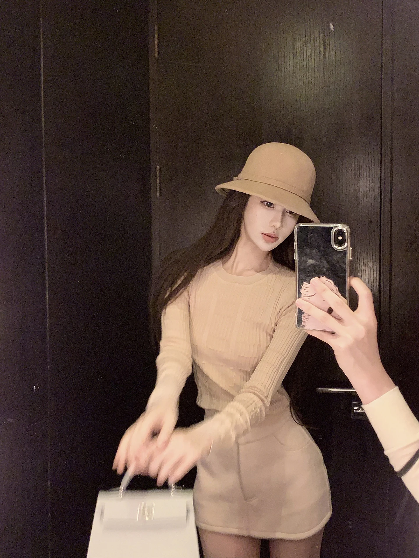 

Комплект из двух предметов Amor H Home: вязаная шерстяная юбка и свитер с 3D-вышивкой цветов, длинными рукавами и круглым вырезом, в стиле Old Money