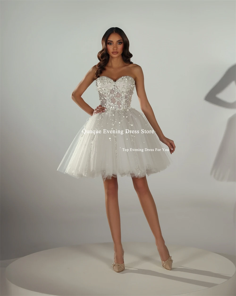 Qunque فساتين زفاف قصيرة على شكل كرة فساتين زفاف على شكل قلب لؤلؤ صغير تول ثوب زفاف ساحر مزين رداء De Mariée مخصص