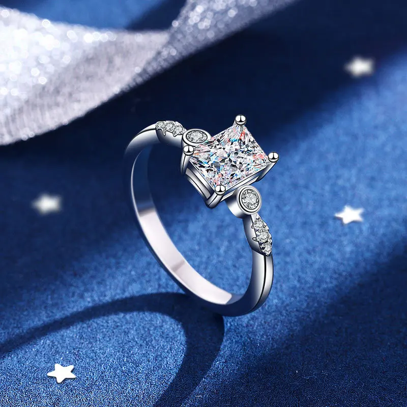 1 Carat Moissanite PT950 Platinum Rectangle Women's Ring High Refractive Index Sparkle 4-Prong Setting Daily Banquet