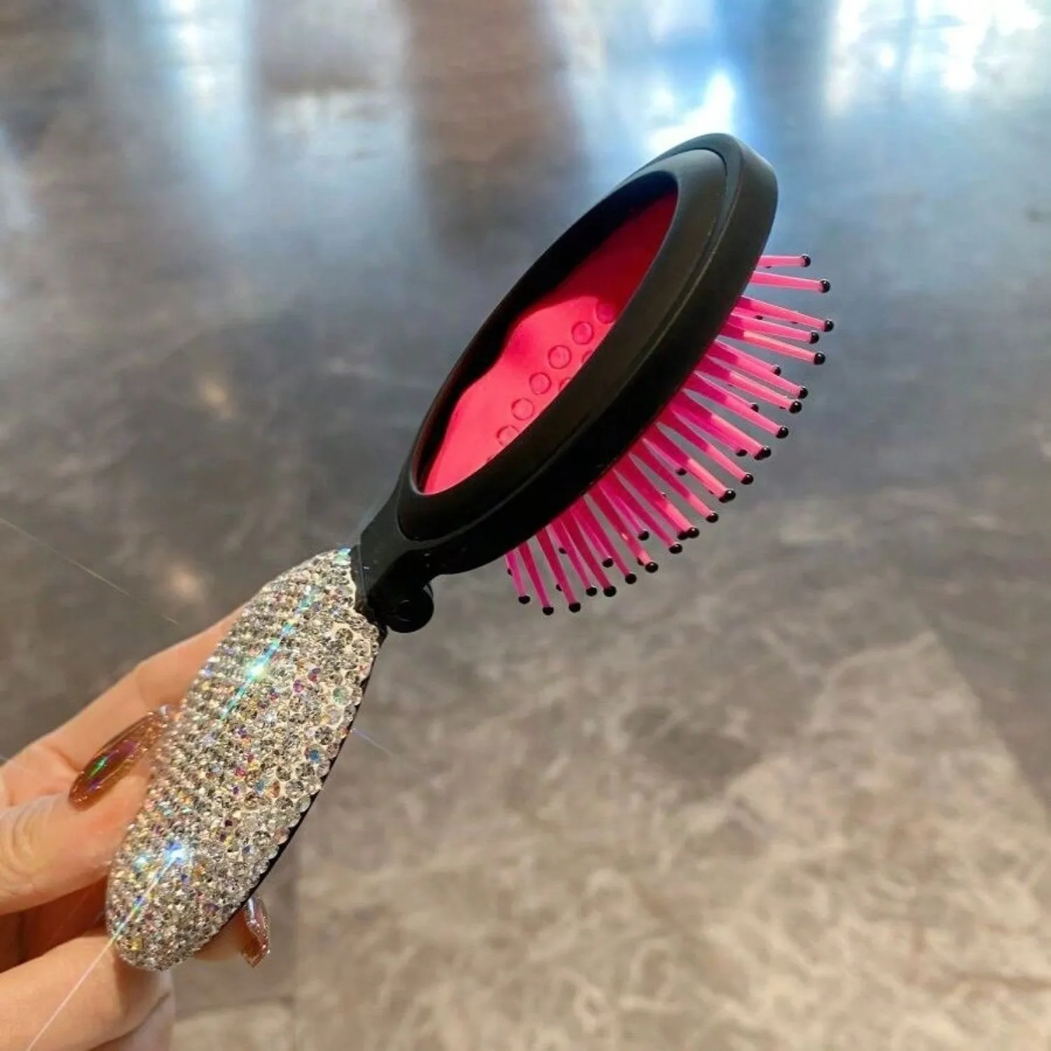 

1pc High-Quality Foldable Comb With Rhinestone Decorated Compact Mirror, Portable Air Cushion Massage Brush, Unisex Hair Care Tool, Suitable For Bangs, Travel, Daily Use, Wedding, Birthday, Holiday Gift, Decorative Ornament