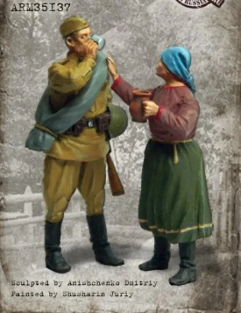 

1/35 Historical Miniature Toys Assembled Figure Model Kit Russian Soldiers and Women 2 persons Unassembled and Unpainted 528x