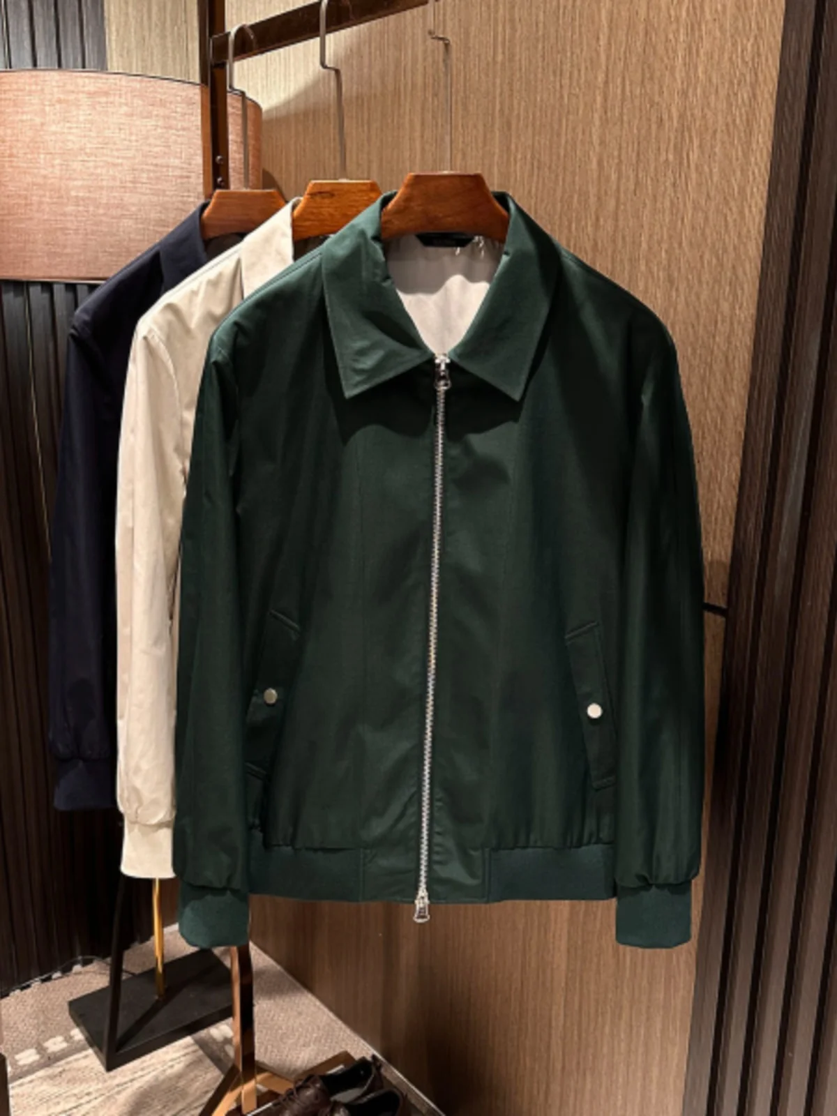 

Высококачественная повседневная мужская куртка с однотонными лацканами, слегка свободная, модная, городская, из полиэстера/нейлона, волокно Cosite