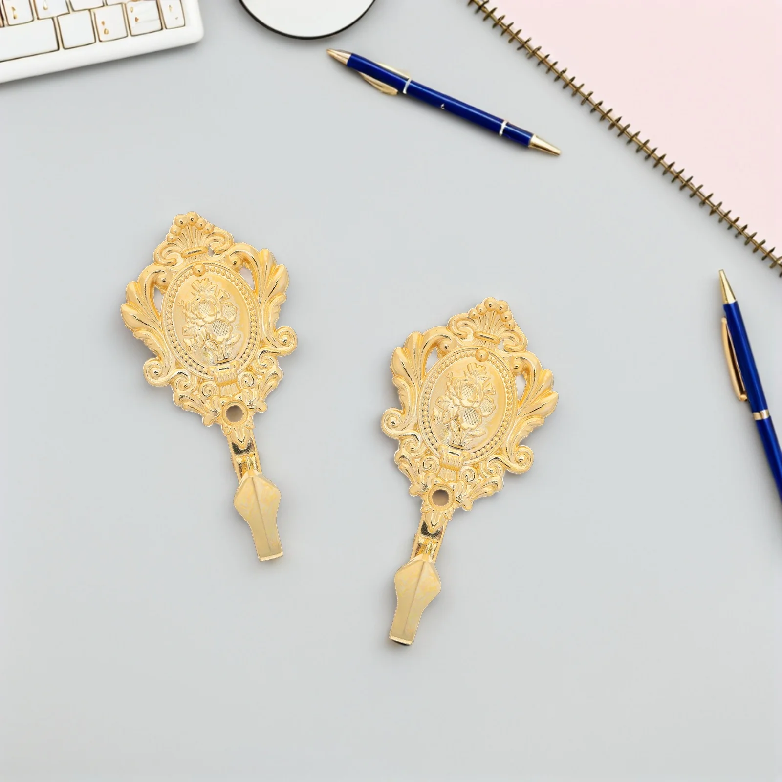 

2Pcs Vintage Rose Carved Zinc Alloy Curtain Holdbacks Drapery Tieback Hooks for Traditional Modern Home Hat