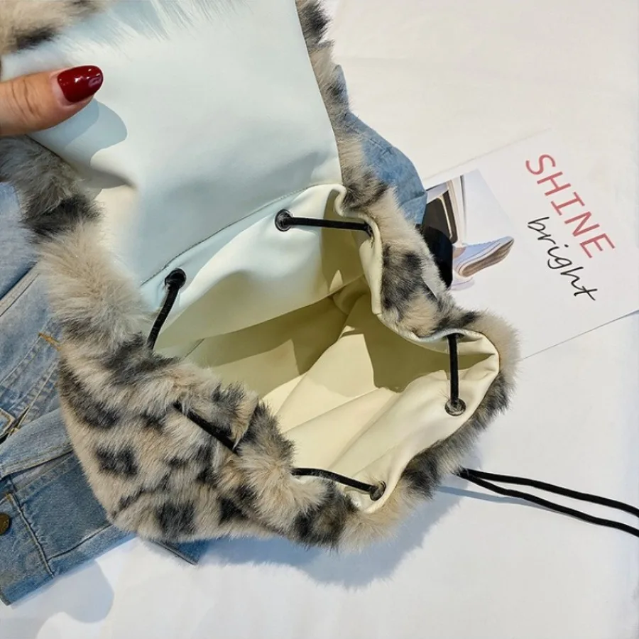 حقيبة ظهر قطيفة عصرية، حقيبة كتف مزدوجة، حقيبة ظهر صغيرة كاجوال للطالبات ذات سعة كبيرة ورباط بطباعة الفهد