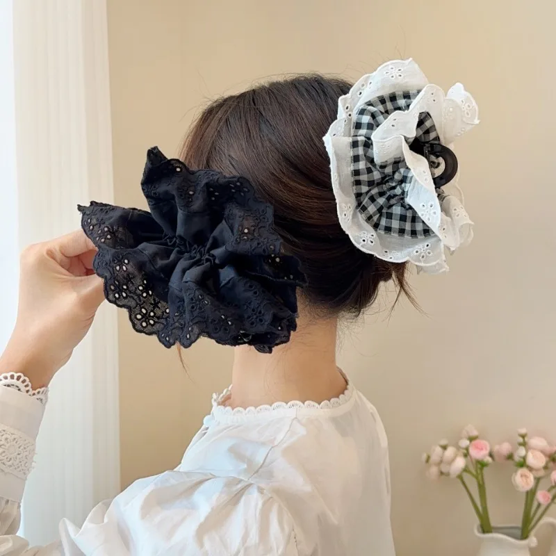 2024 Retro Embroidery Lace Cloth Oversized Hair Claw Clip Headwear for Women Korea Elegant Scrunchies Hairpin Hair Accessories