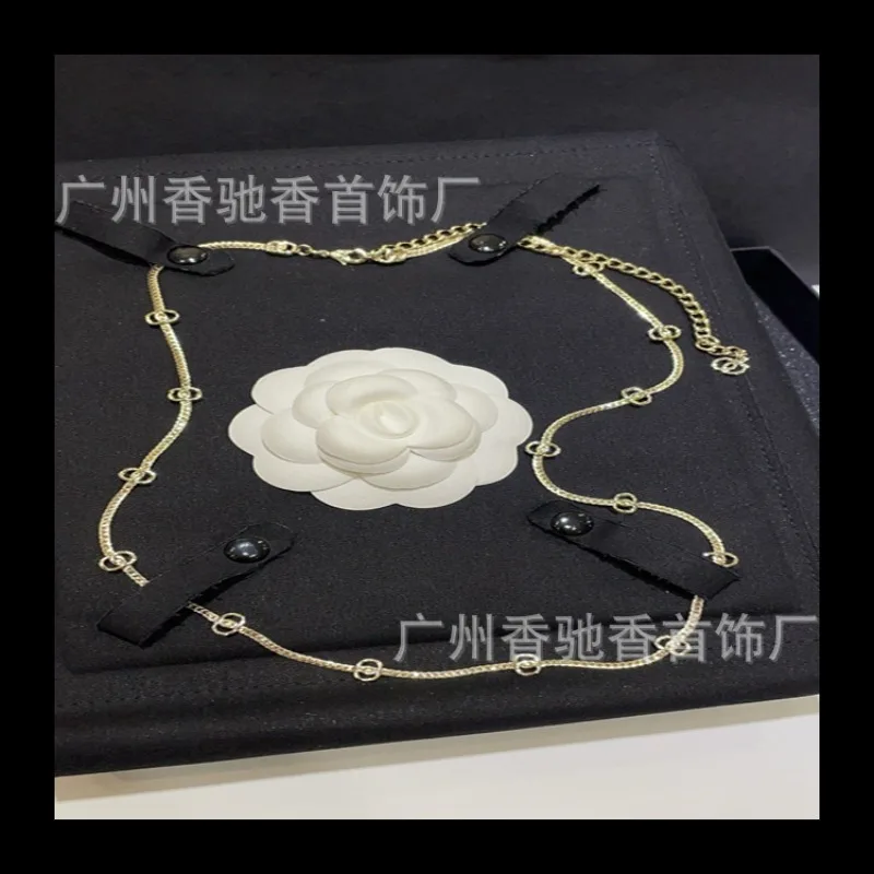 

Новая длинная цепочка для свитера из змеиной кости, маленькое многослойное ожерелье с ароматным цветком из светлого золота для женщин