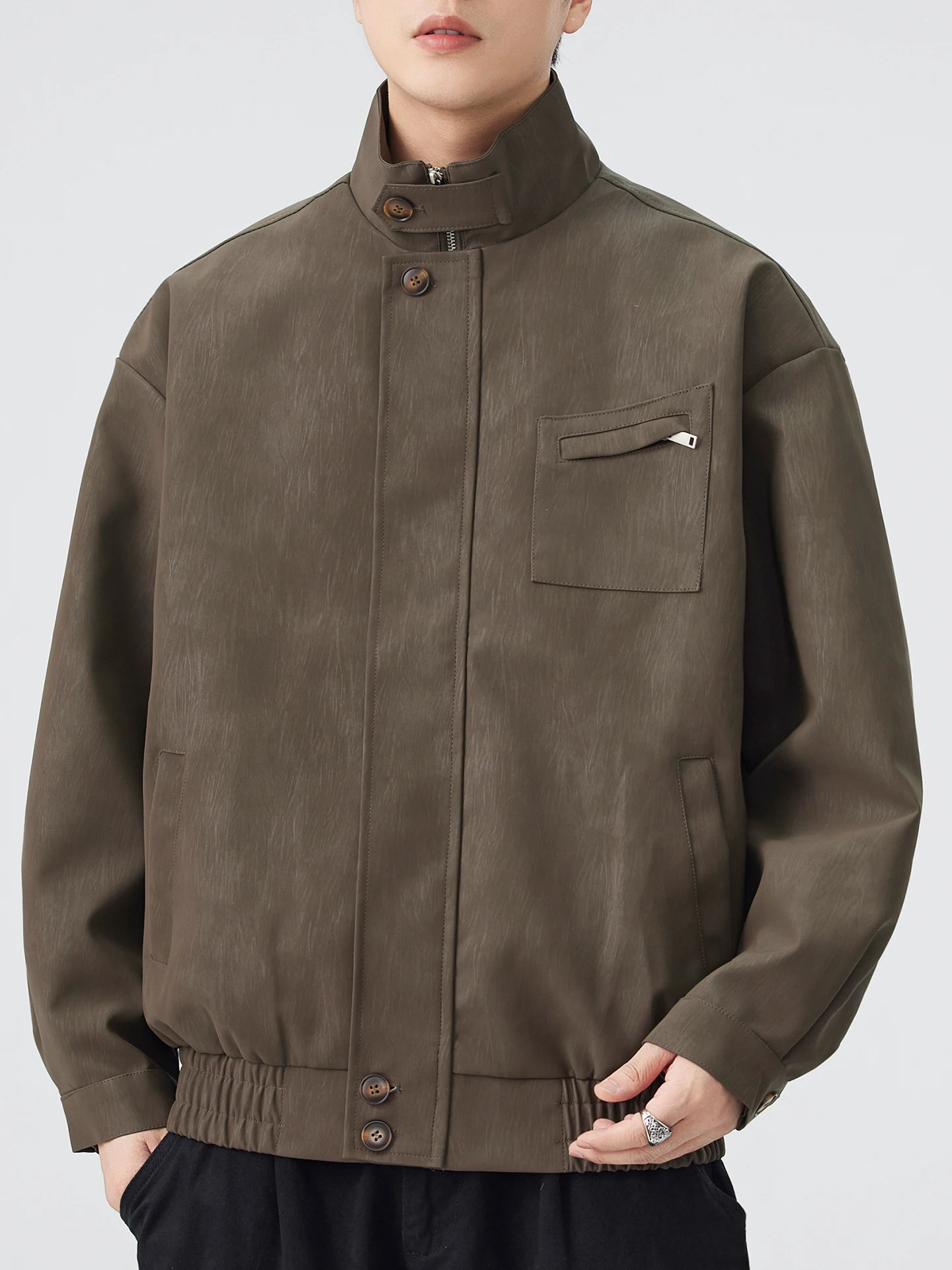 

EOOY Men's Leather Jaet Fall Winter Faionable Retro Motorcycle Sle Zipper Decorated Loose Fit Long Sve American Sle