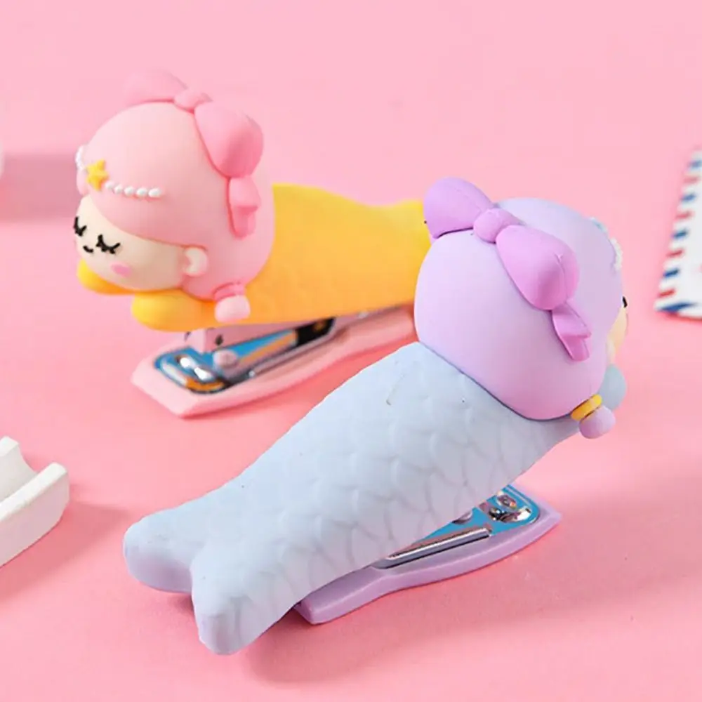 Use 10# Staples Stapler Mini Portable Effortless Long Stapler Panda/Astronaut/Dinosaur Labor-saving Manual Binding Tool