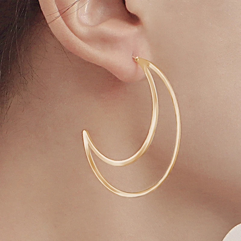 Minimalist Metal Moon Earrings for Women Vintage Hollow Out Crescent Drop Earrings Female Charm Jewelry Statement Accessories