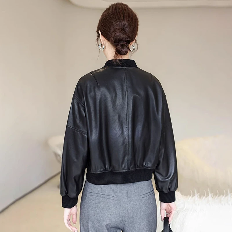 แจ็คเก็ตหนังเทียมสไตล์อเมริกันย้อนยุคสำหรับผู้หญิง แฟชั่นฤดูใบไม้ผลิและฤดูใบไม้ร่วง แจ็คเก็ตบอมเบอร์แบบครอปมีซิป แจ็คเก็ตหนัง PU สไตล์นักขี่มอเตอร์ไซค์สำหรับผู้หญิง