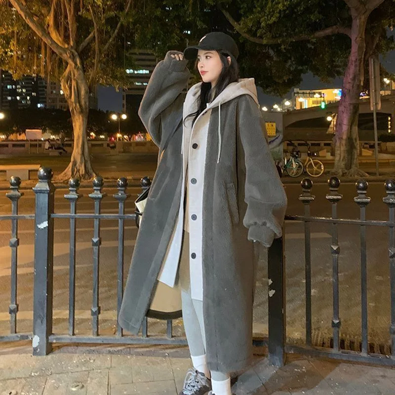 Coreano Autunno e Inverno Nuovo Casual Lungo Abito Con Cappuccio Cappotto In Pile di Agnello Falso Due Allentati Cappotto di Moda Giacca da Donna 2023 Nuovo