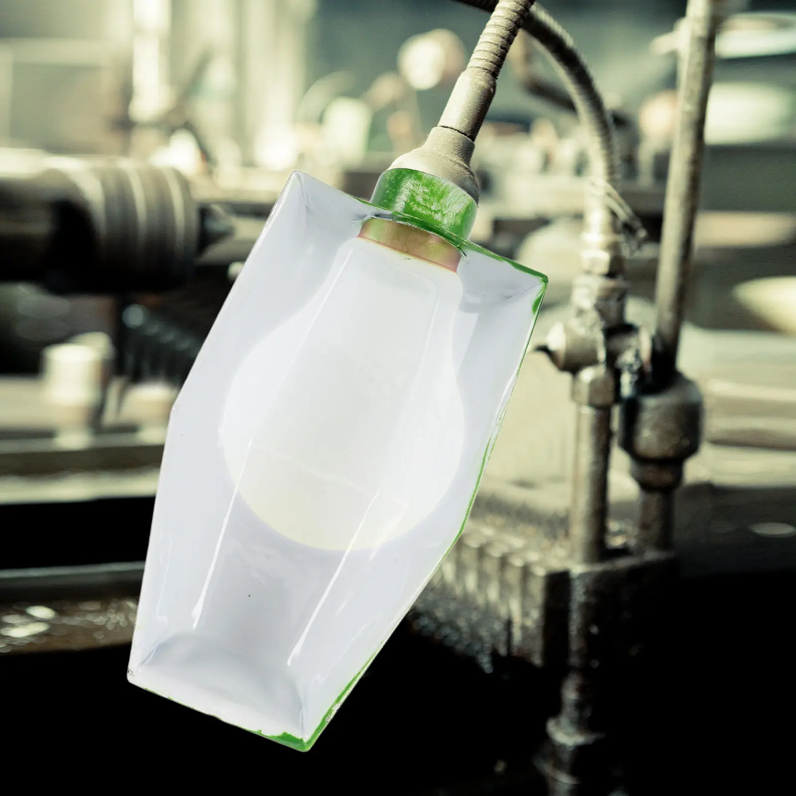 Machine tool light cover for professional users to keep lighting stable with green aluminum alloy shade 18.6x9.6x5.3cm