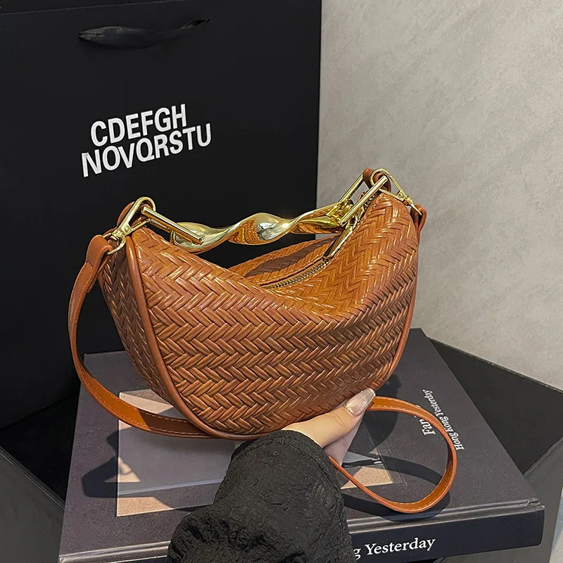 

Fashion Women's Woven Crescent Bags Large Capacity Woven Crossbody Bags Luxury PU Shoulder Bags Women Small Clutch Handbag Purse