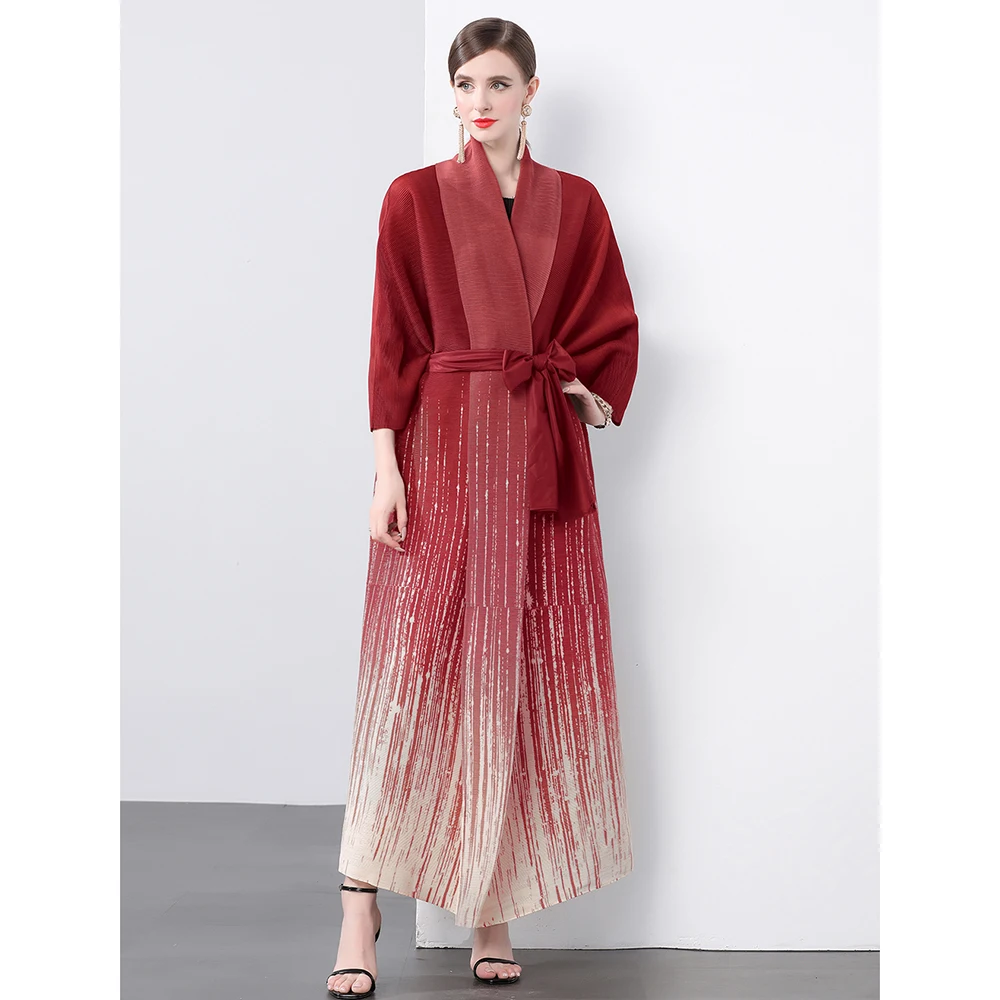 

SuperAen 2024 Autumn Pleated Loose Oversize Gradient Blend Printed Long Coat for Women