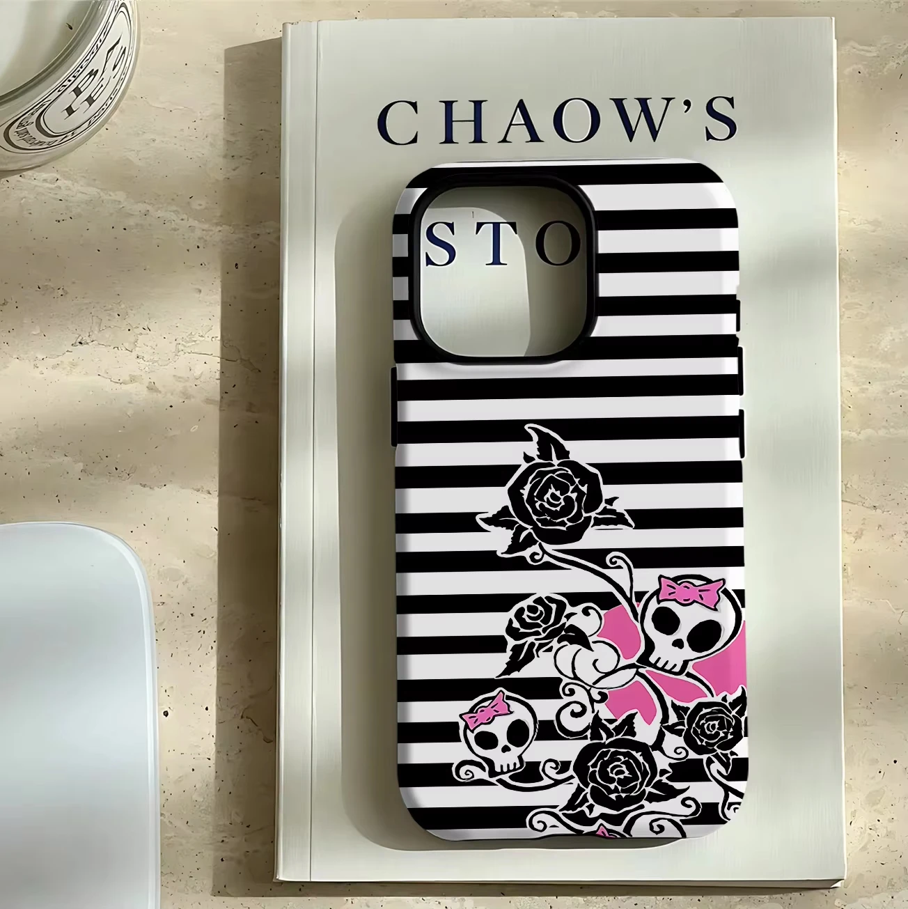 Black & White Stripes Graffiti Skull Phone Case For iPhone 17 Air 16e 16 Pro Max 15 14 Plus 13 12 11 Pro Double-layer Back Cover