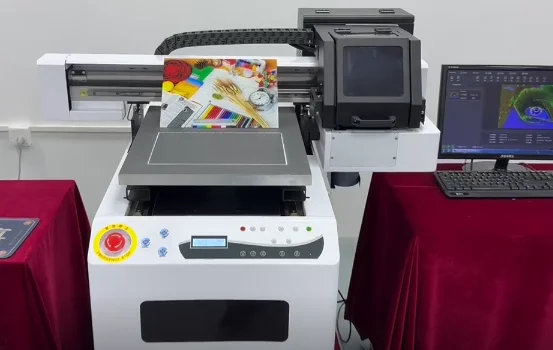 Impresora industrial digital automática uv de cama plana, tamaño uv40x50CM, conservación de energía, impresora plana roll-to-roll de color blanco cmyk