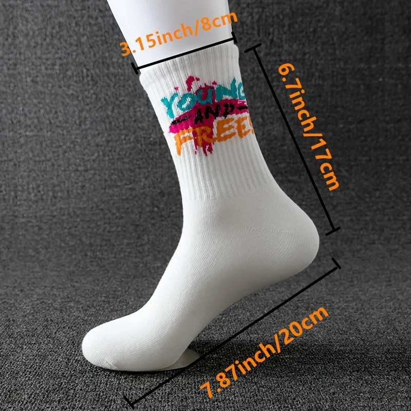10 pairs of street style spray painted fashionable socks, men can wear black and white casual long socks all year round