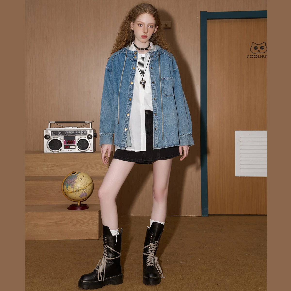 سترة نسائية لخريف 2025 مع قلنسوة من قماش الدنيم معطف كبير الحجم مغسول سترة طويلة مع رباط عتيق فضفاض مناسب