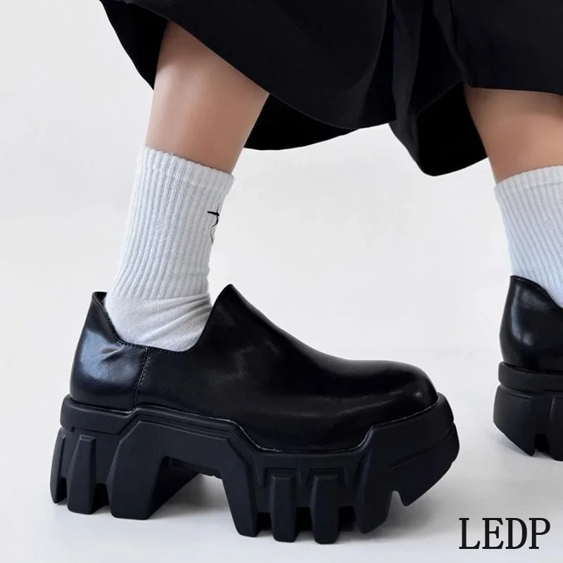 Ledp marca plataforma mocassins sapatos 2024 outono cabeça grande personalidade derby sapatos modelo masculino pequeno deslizamento-off modelo de pista