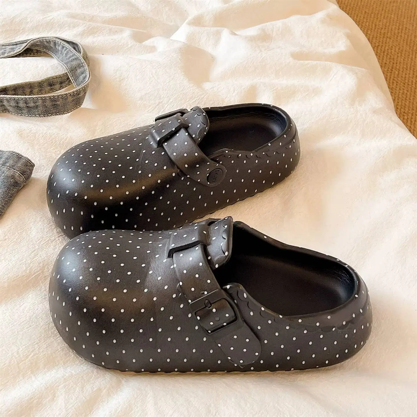 2026 Summer Women Cute Polka Dot Closed Toe Slippers Thick Non Slip Waterproof Sole Trendy Outdoor Versatile Soft Comfort Slip