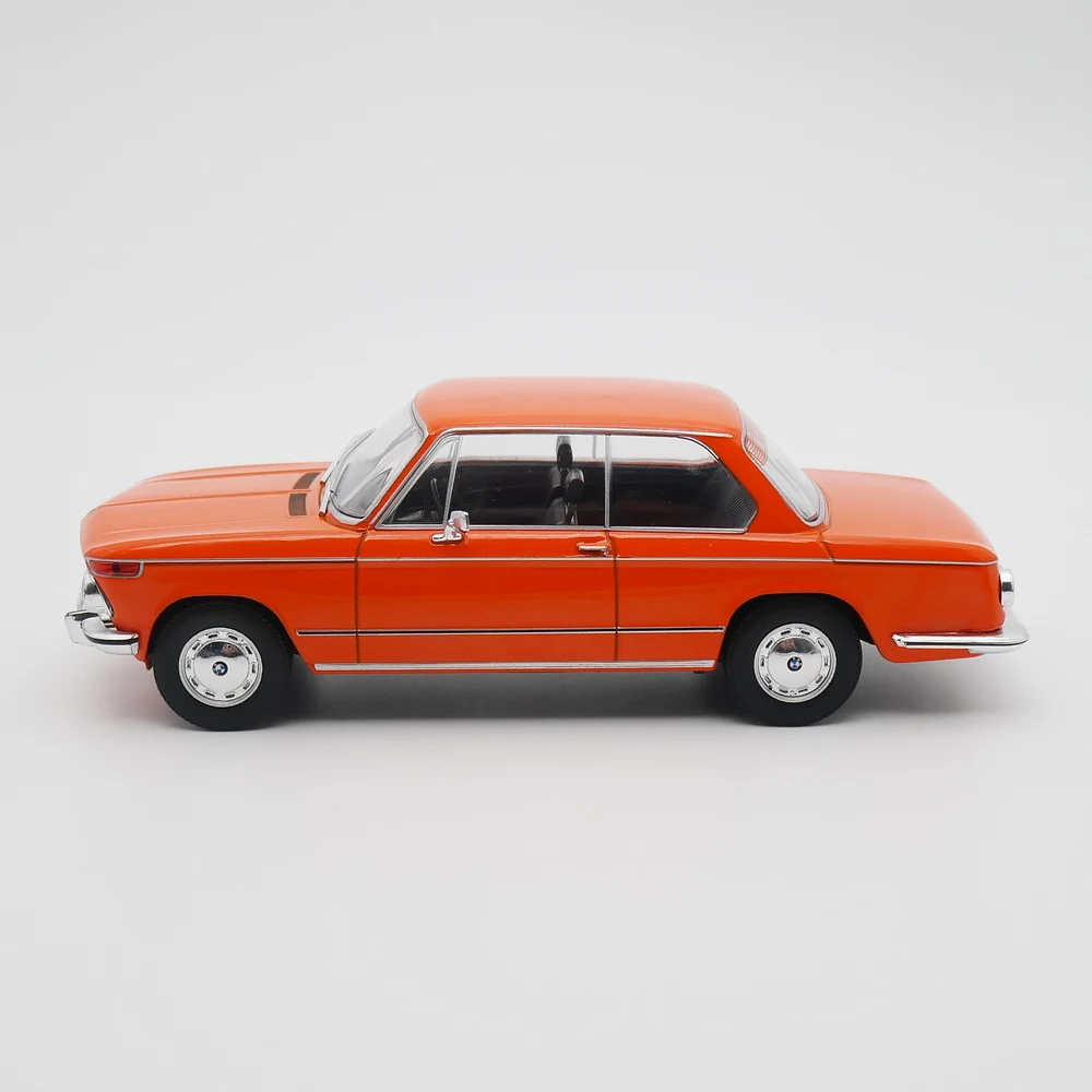 1:24 Scale 2002 TII 1971 Alloy Car Model Ornaments