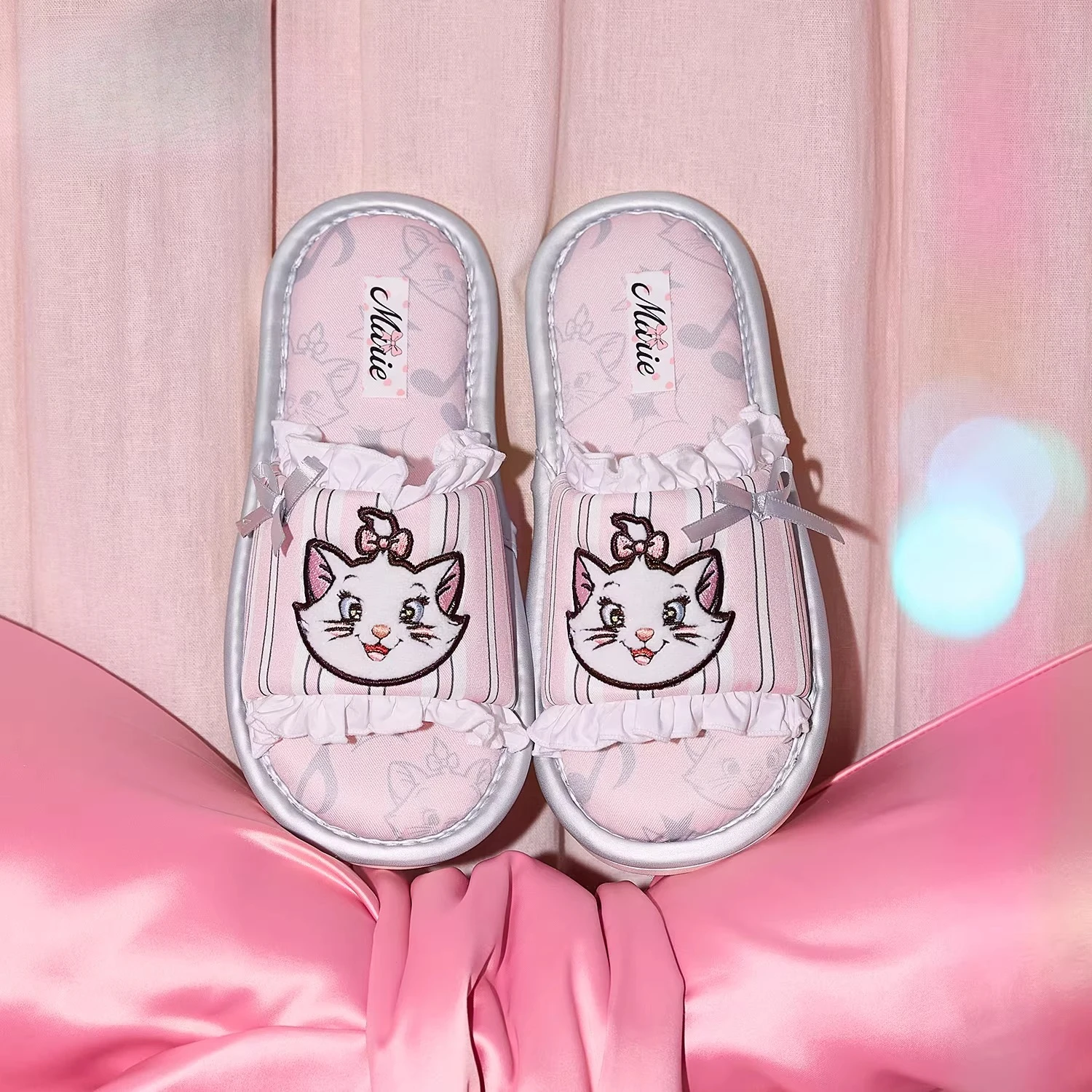 

2026 New Disney Marie Cat Women‘s Home Slippers, Flat Sole Soft Slippers, Cute Bowknot Indoor Slides for Women